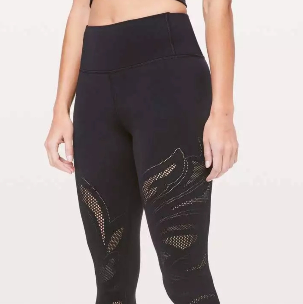 Lululemon Reveal Tight En Avante in Black High-Waisted Lace Like Leggings Size 4